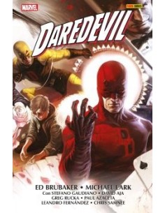 Marvel Omnibus Daredevil de Ed Brubaker y Michael Lark 02